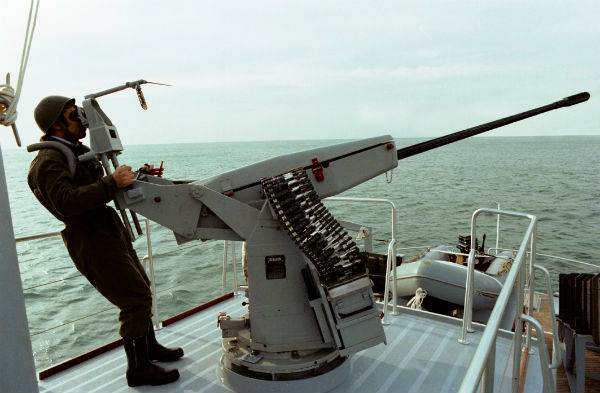 20mm Polsten Cannon 30-Round Magazine Spring, a 20mm gun mounted on a ship (reference photo)