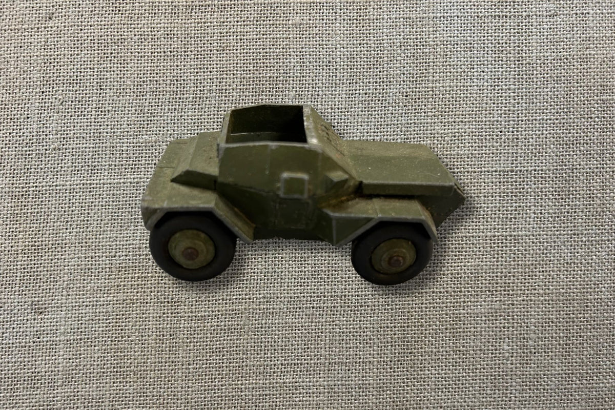 Scout Car Dinky Toys #673