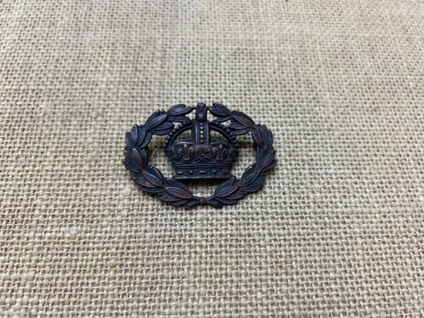 Original WW2 British Army Officers Crown & Laurel Wreath Cap Badge