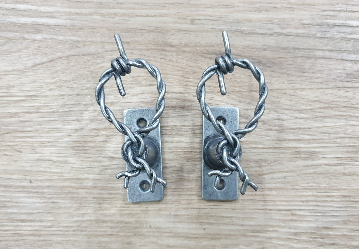 Barbed Wire Pistol Hangers, photo 2