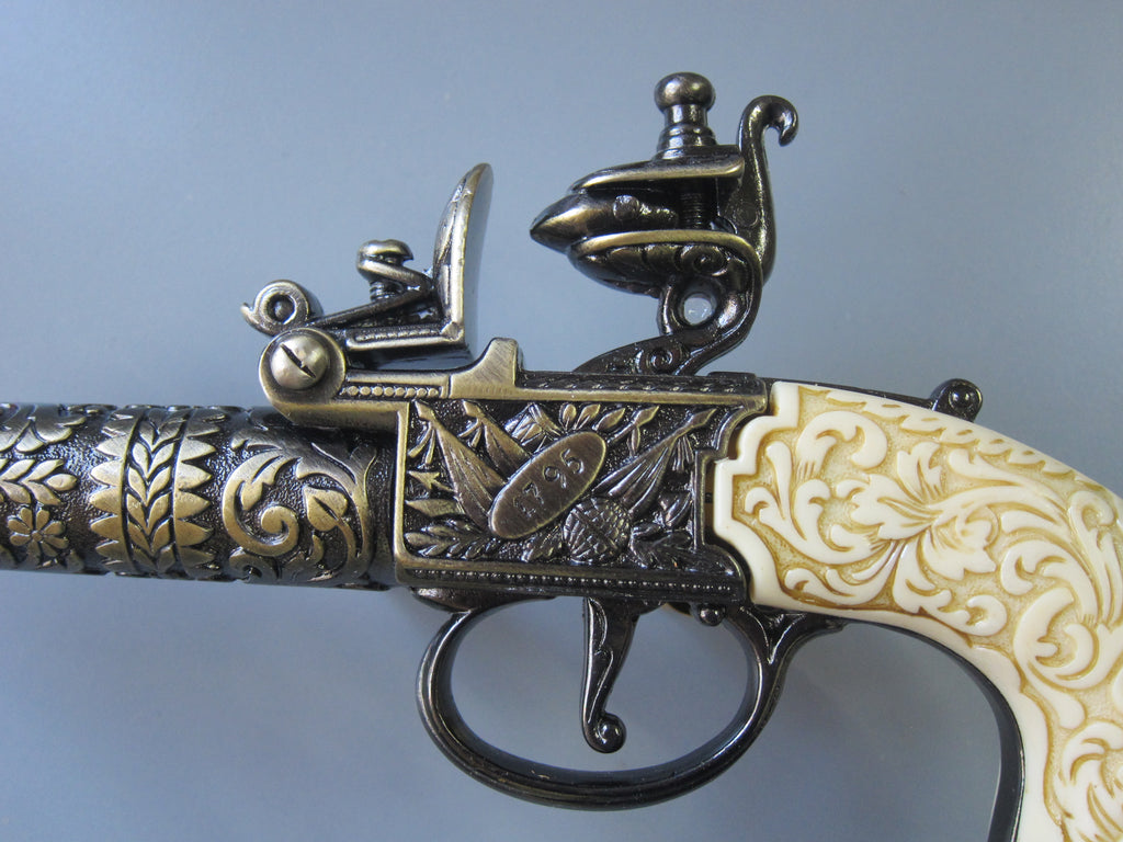 Charing Cross Flintlock Pocket Pistol Replica, London 1795, box-lock, close up