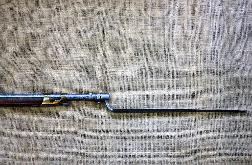 French Napoleonic Flintlock Musket Replica with Bayonet, 1806, bayonet fitted