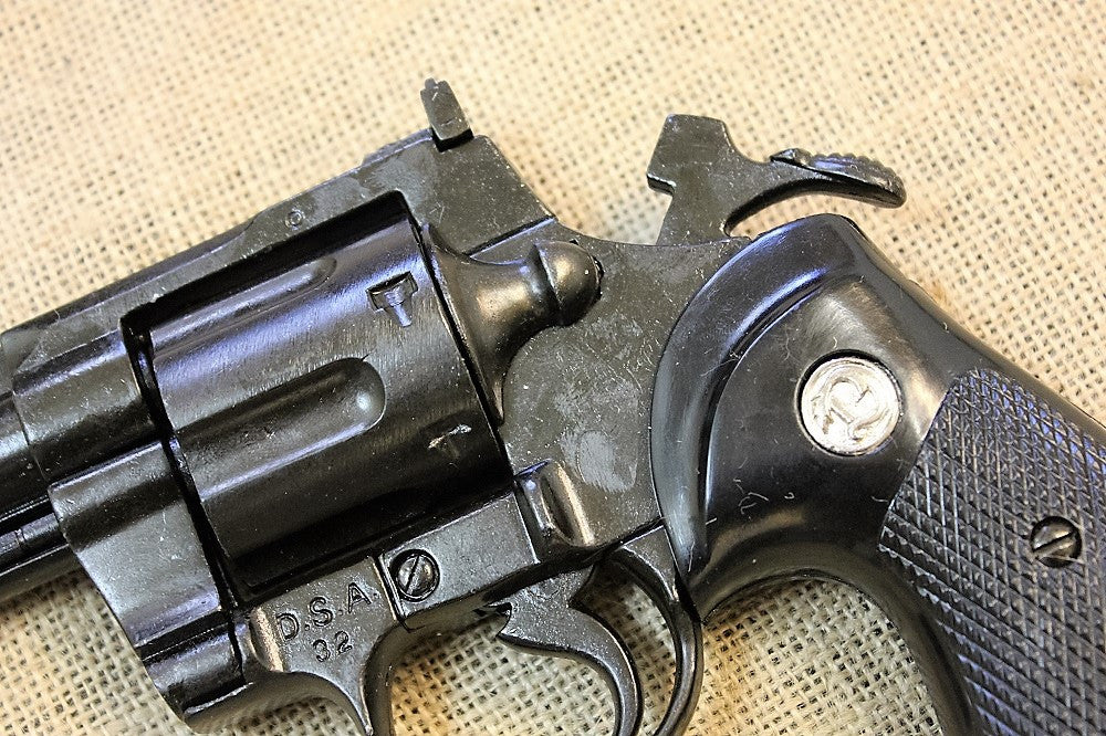 Colt Python .357 4in Replica Revolver, cylinder detail