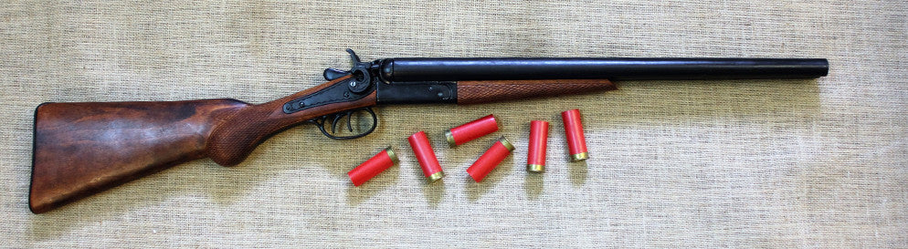 Double-Barrel Coach Gun Replica, USA 1868, full length with shotgun shells