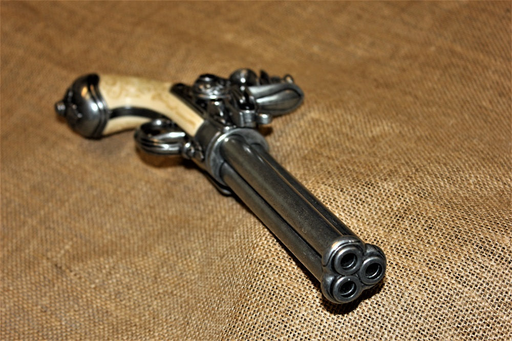 Italian Three-Barrel Flintlock Pistol Replica, 1680, three barrels from the muzzle end